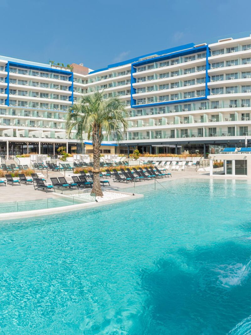 L'Azure Hotel