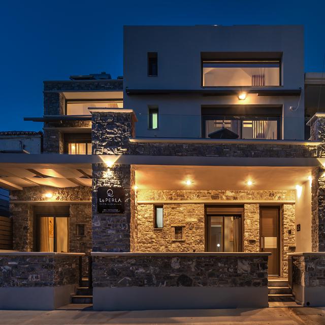 La Perla Suites - Eliza was here