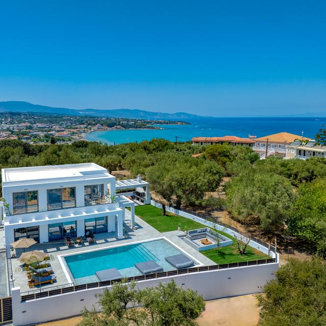 AJ & Christian luxury villas - Eliza was here